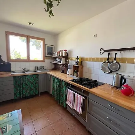 Cosy Sun-drenched Home, 5 Min Walk To Villa *