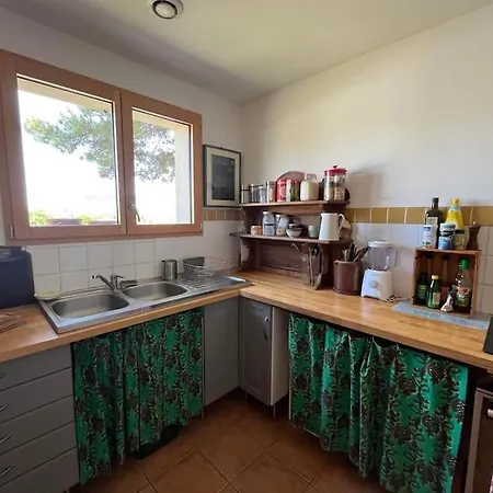 Cosy Sun-drenched Home, 5 Min Walk To * Les Vans