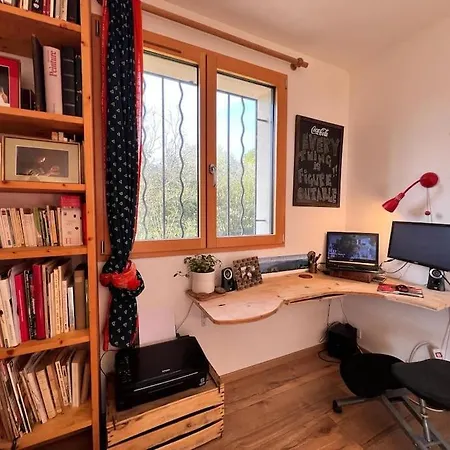 Cosy Sun-drenched Home, 5 Min Walk To Villa *