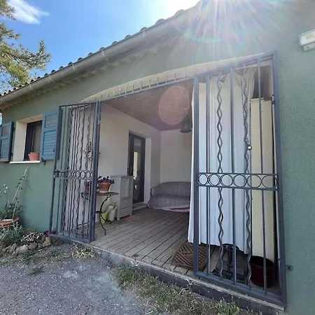 Villa Cosy Sun-drenched Home, 5 Min Walk To